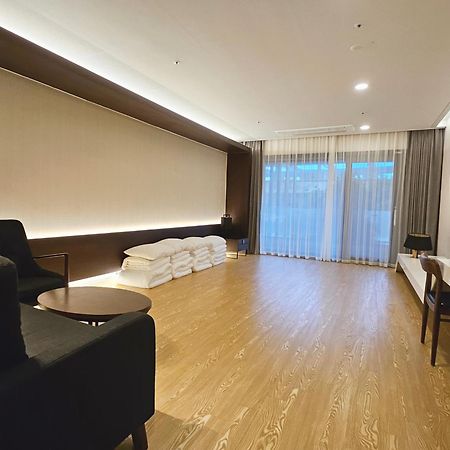 The Qube Resort Jeju Σεογκουίπο Εξωτερικό φωτογραφία